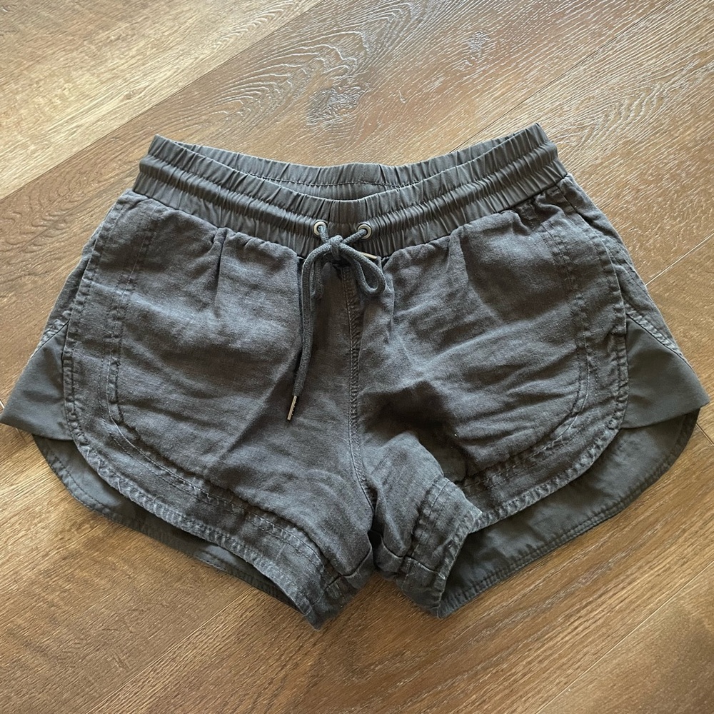 Athleta Green Canvas Shorts in Size 2
